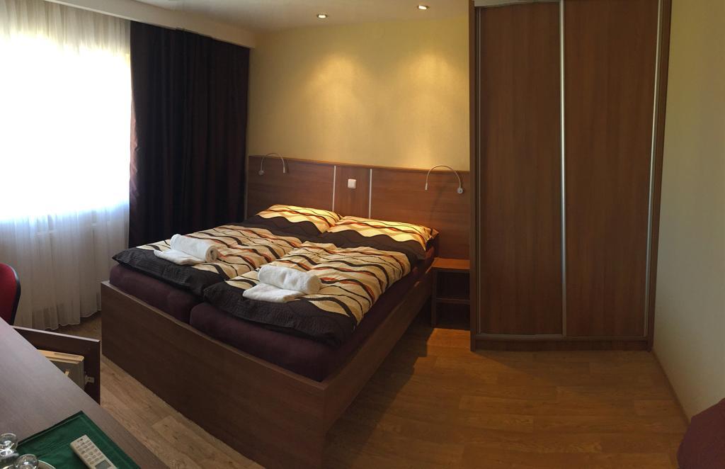 Penzion Toscana Lanzhot Room photo